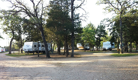 Giddings TX - Large Level RV Sites